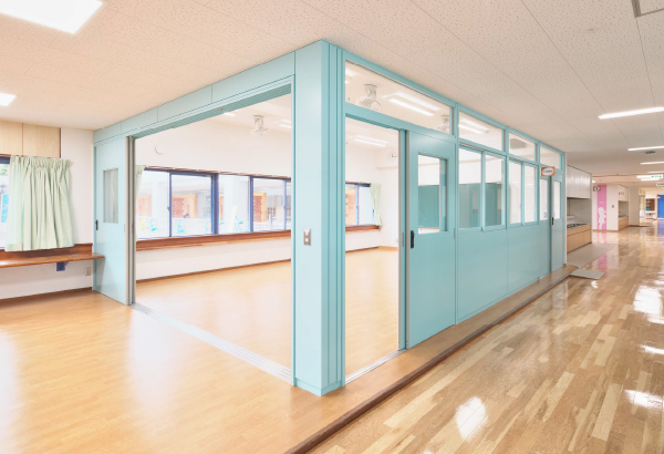 学校間仕切り3
