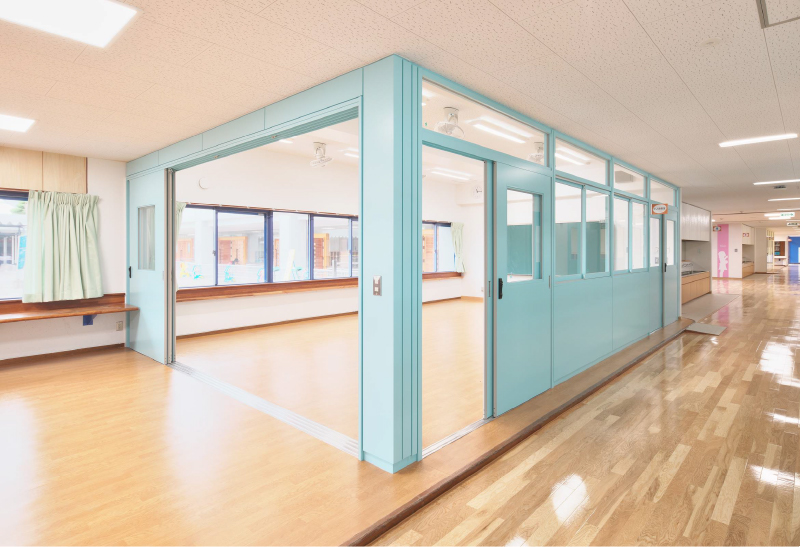 学校間仕切り3